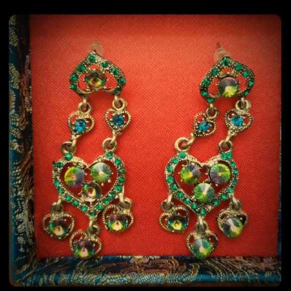 NIB Earrings - Picture 1 of 1